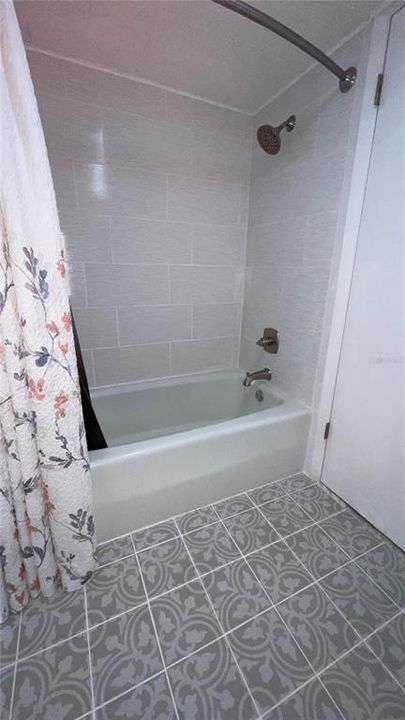 For Sale: $199,000 (2 beds, 1 baths, 1284 Square Feet)