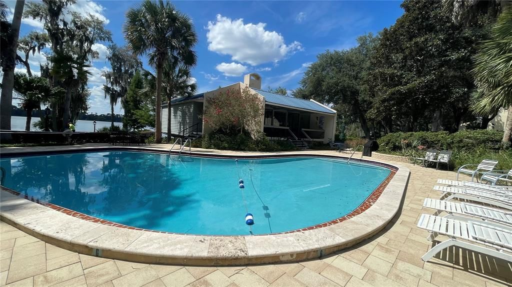 For Sale: $199,000 (2 beds, 1 baths, 1284 Square Feet)