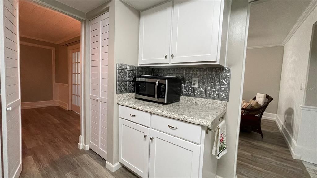 For Sale: $199,000 (2 beds, 1 baths, 1284 Square Feet)