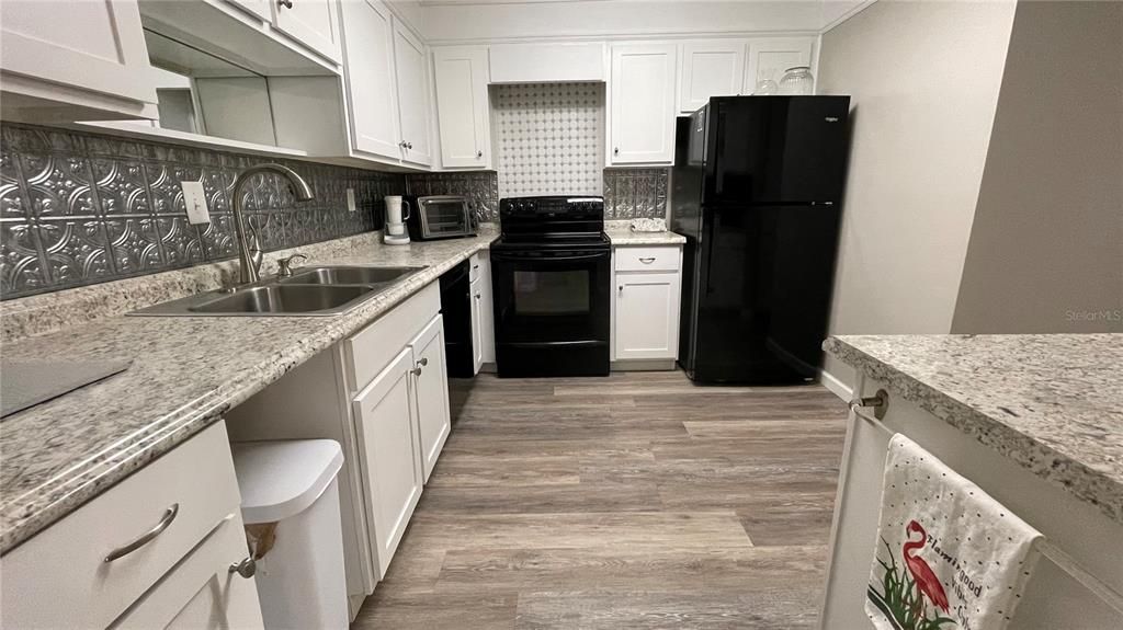 For Sale: $199,000 (2 beds, 1 baths, 1284 Square Feet)