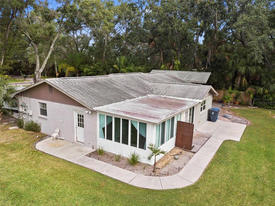 合同活跃: $350,000 (3 贝兹, 2 浴室, 1572 平方英尺)