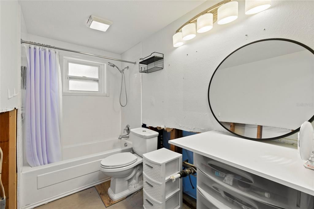 合同活跃: $350,000 (3 贝兹, 2 浴室, 1572 平方英尺)