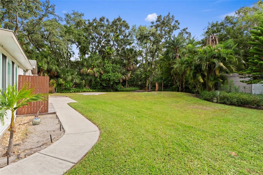 合同活跃: $350,000 (3 贝兹, 2 浴室, 1572 平方英尺)