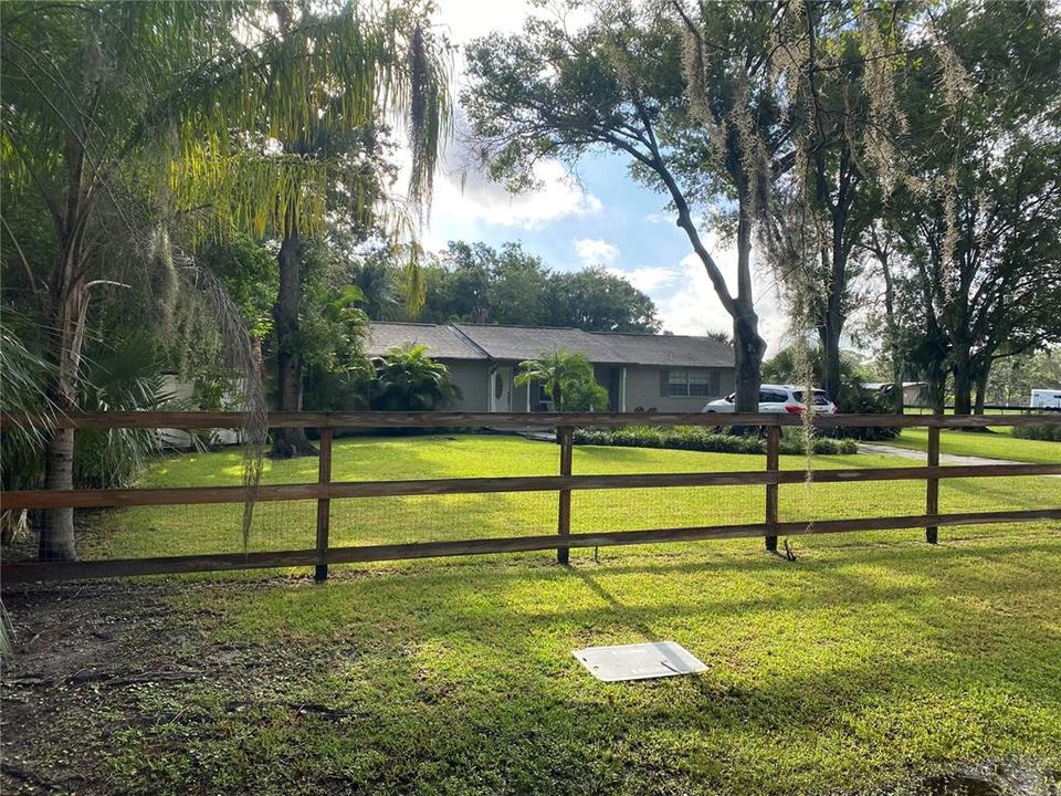 合同活跃: $350,000 (3 贝兹, 2 浴室, 1572 平方英尺)