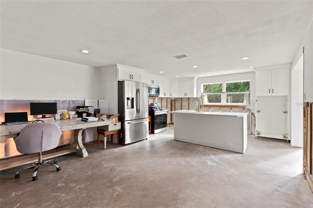 合同活跃: $350,000 (3 贝兹, 2 浴室, 1572 平方英尺)