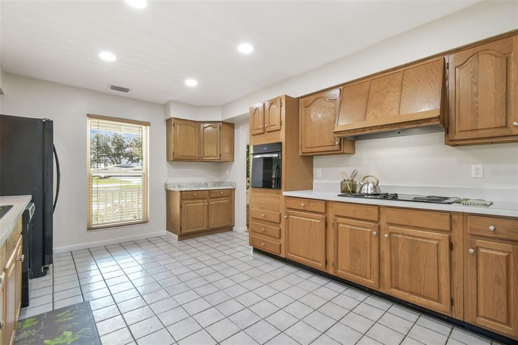 Active With Contract: $536,000 (3 beds, 2 baths, 2199 Square Feet)