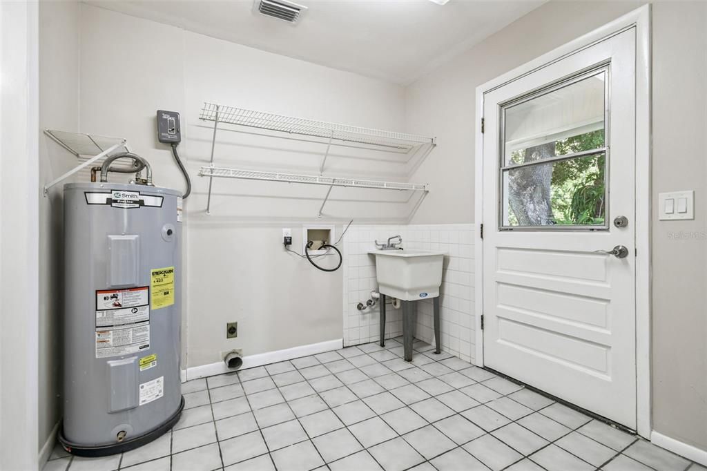 Active With Contract: $536,000 (3 beds, 2 baths, 2199 Square Feet)