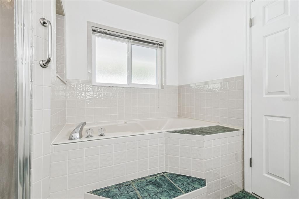 Active With Contract: $536,000 (3 beds, 2 baths, 2199 Square Feet)