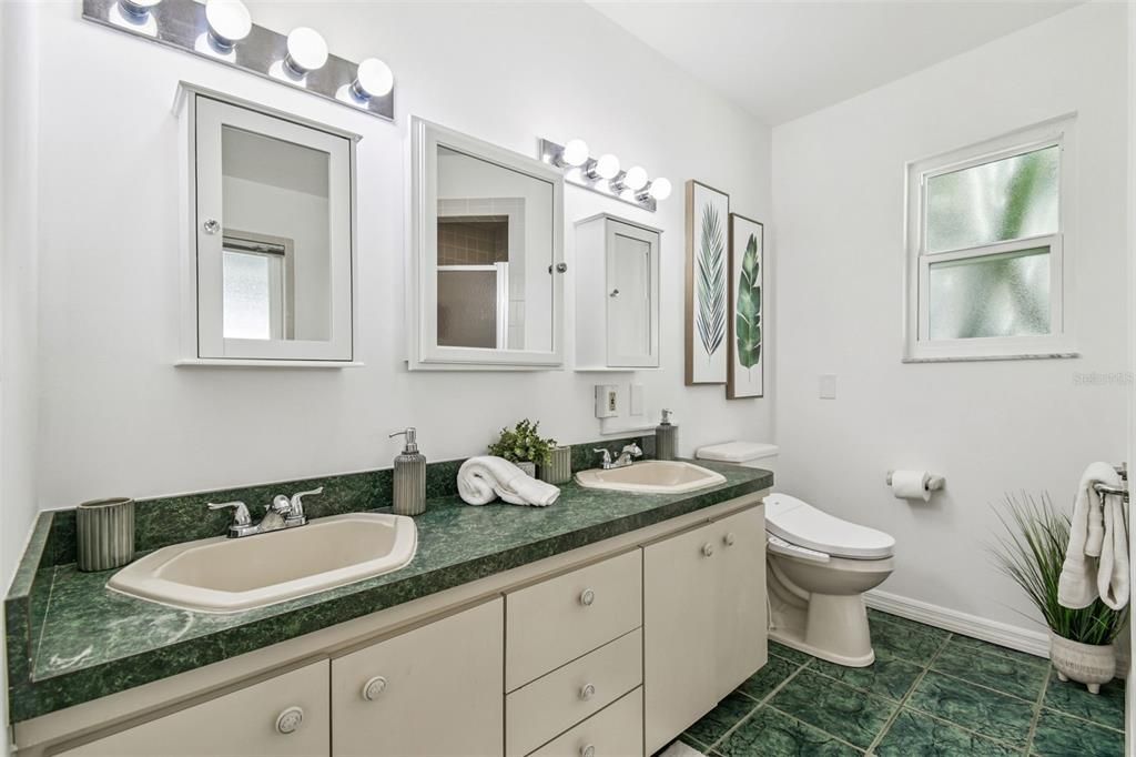 Active With Contract: $536,000 (3 beds, 2 baths, 2199 Square Feet)