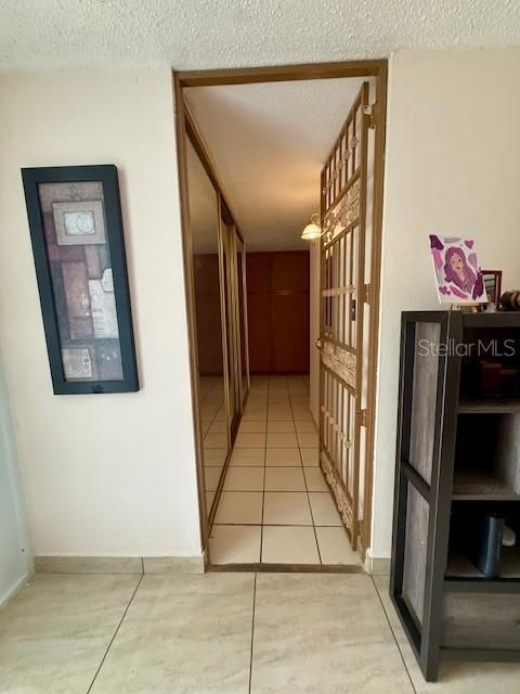 合同活跃: $375,000 (4 贝兹, 3 浴室, 2315 平方英尺)