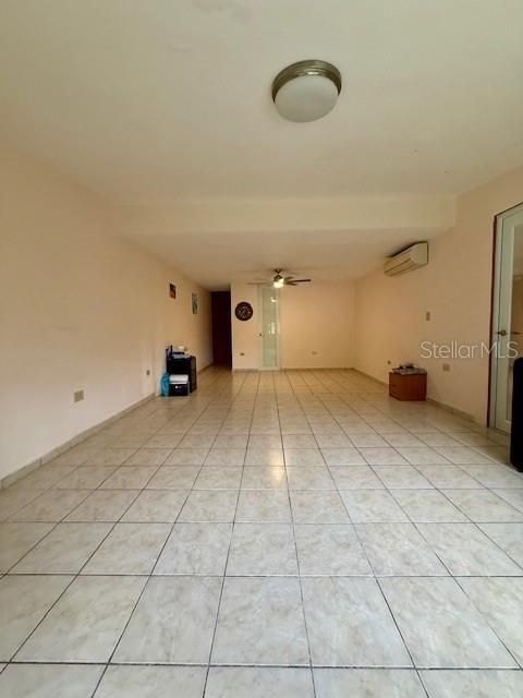 合同活跃: $375,000 (4 贝兹, 3 浴室, 2315 平方英尺)