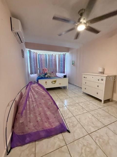 合同活跃: $375,000 (4 贝兹, 3 浴室, 2315 平方英尺)