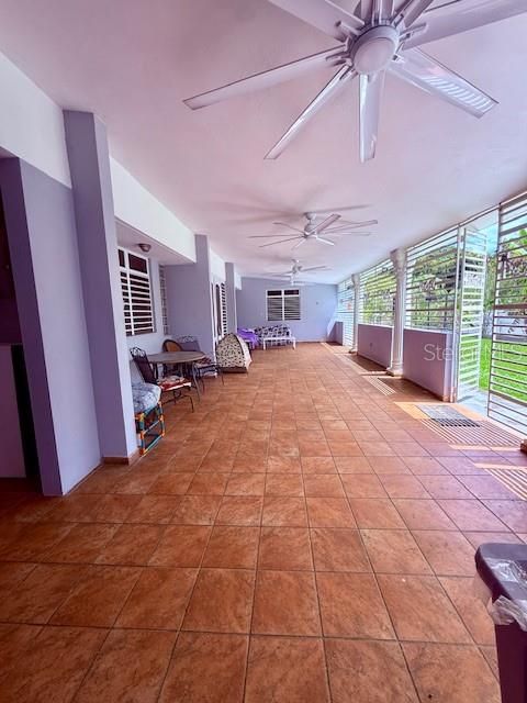 合同活跃: $375,000 (4 贝兹, 3 浴室, 2315 平方英尺)