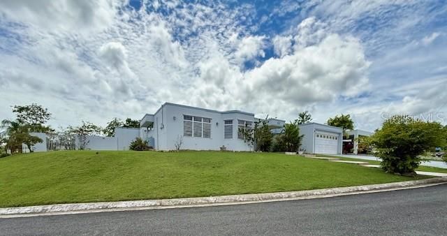 合同活跃: $375,000 (4 贝兹, 3 浴室, 2315 平方英尺)