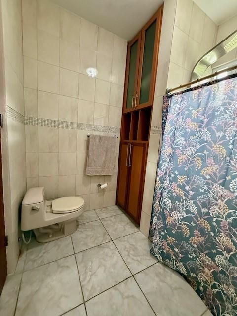 合同活跃: $375,000 (4 贝兹, 3 浴室, 2315 平方英尺)