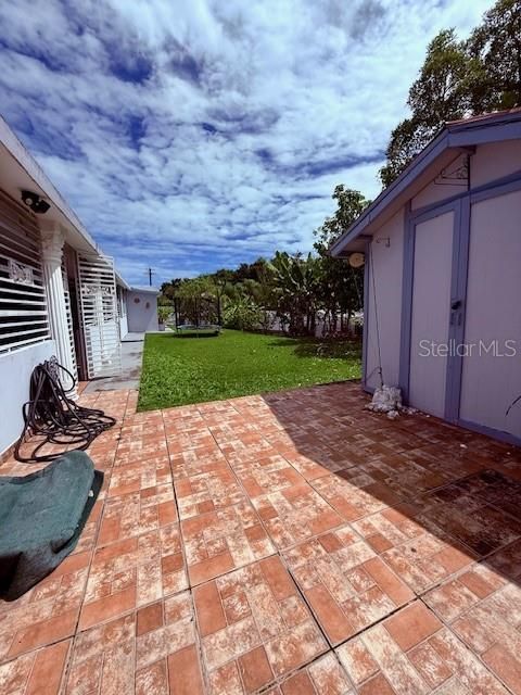 合同活跃: $375,000 (4 贝兹, 3 浴室, 2315 平方英尺)