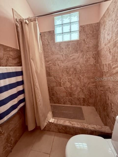 合同活跃: $375,000 (4 贝兹, 3 浴室, 2315 平方英尺)