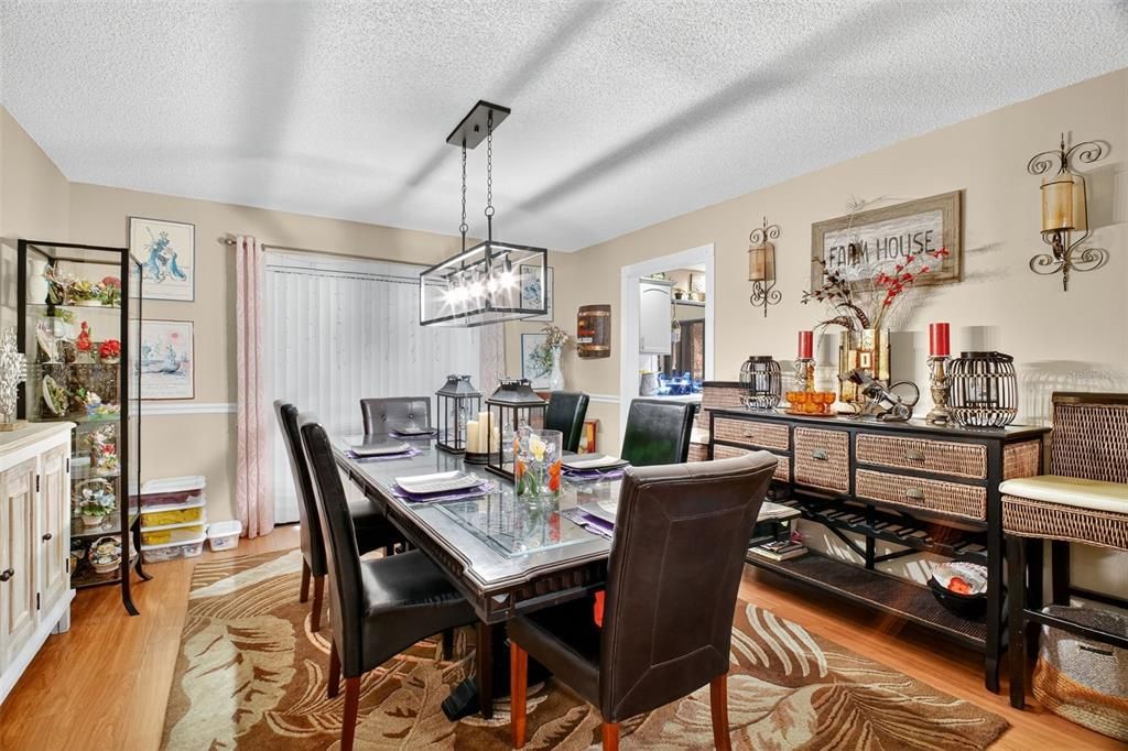 En Venta: $549,900 (3 camas, 2 baños, 2606 Pies cuadrados)