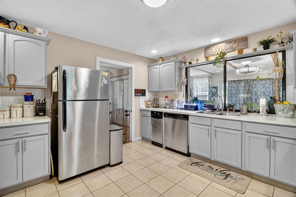 En Venta: $549,900 (3 camas, 2 baños, 2606 Pies cuadrados)