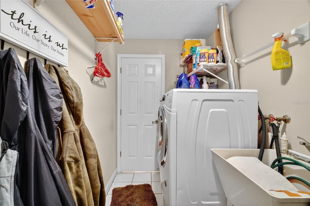 En Venta: $549,900 (3 camas, 2 baños, 2606 Pies cuadrados)