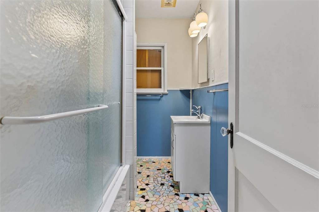 Active With Contract: $199,000 (3 beds, 2 baths, 1322 Square Feet)