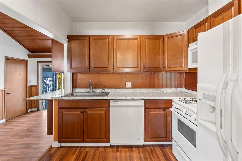 Active With Contract: $199,000 (3 beds, 2 baths, 1322 Square Feet)