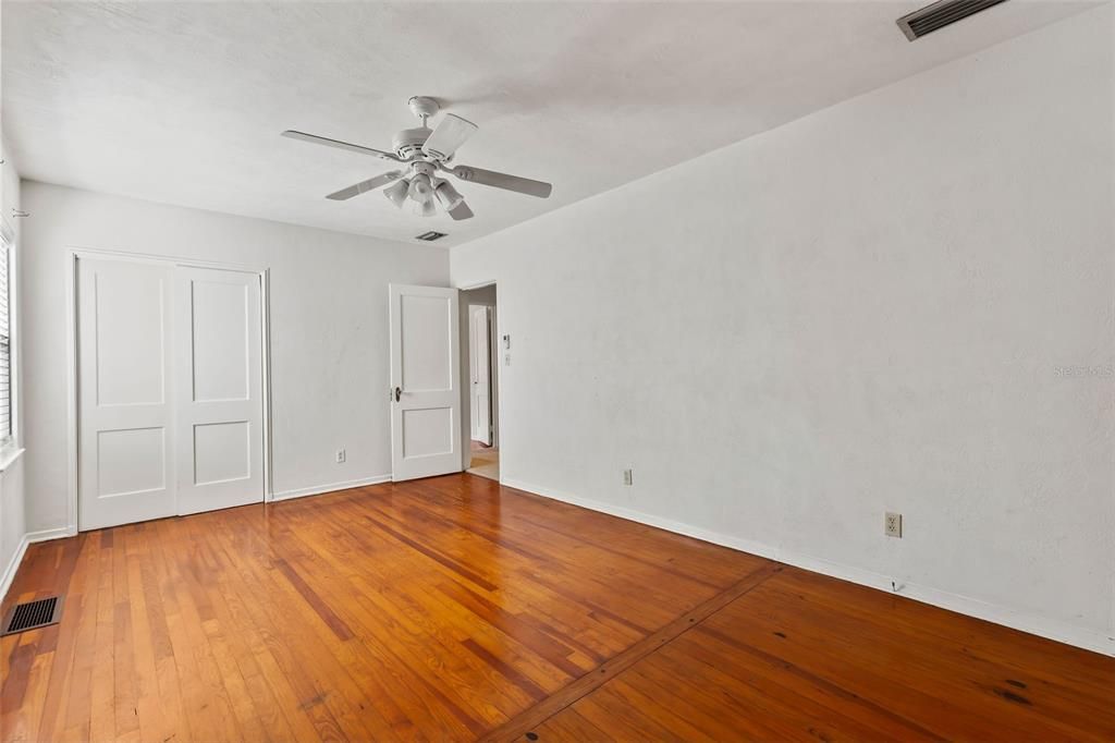 Active With Contract: $199,000 (3 beds, 2 baths, 1322 Square Feet)