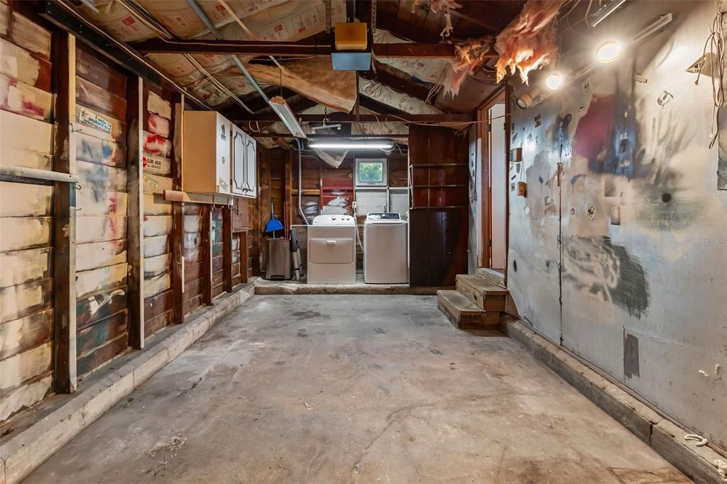 Active With Contract: $199,000 (3 beds, 2 baths, 1322 Square Feet)