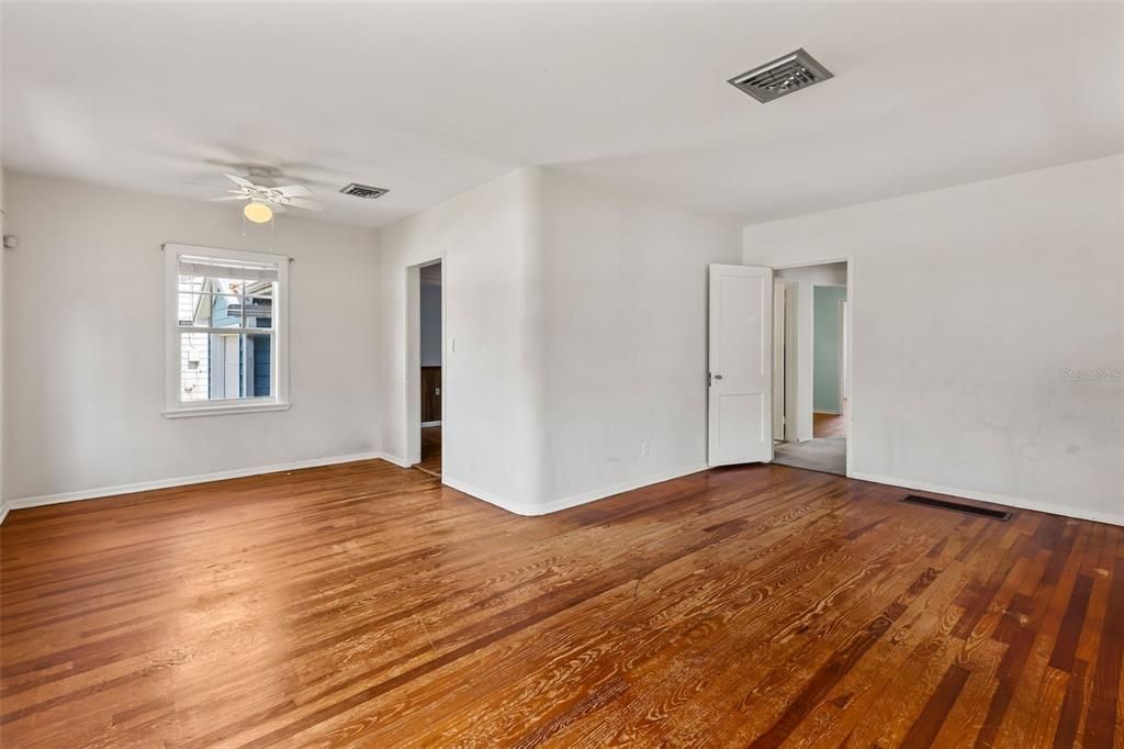 Active With Contract: $199,000 (3 beds, 2 baths, 1322 Square Feet)