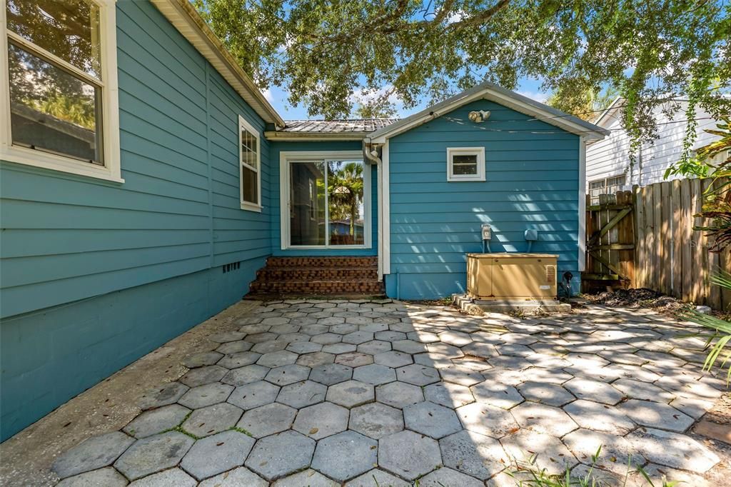 Active With Contract: $199,000 (3 beds, 2 baths, 1322 Square Feet)