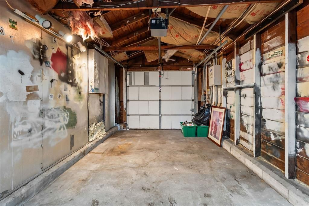 Active With Contract: $199,000 (3 beds, 2 baths, 1322 Square Feet)