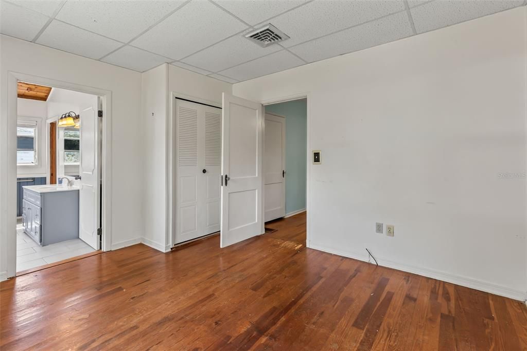 Active With Contract: $199,000 (3 beds, 2 baths, 1322 Square Feet)