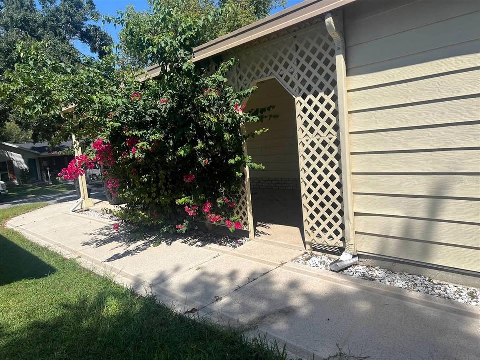 Activo con contrato: $179,900 (2 camas, 2 baños, 1144 Pies cuadrados)