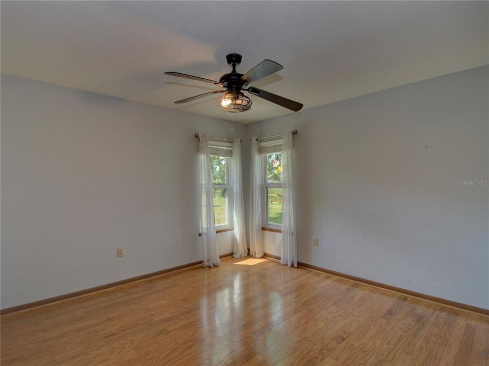 For Sale: $299,000 (3 beds, 2 baths, 1698 Square Feet)