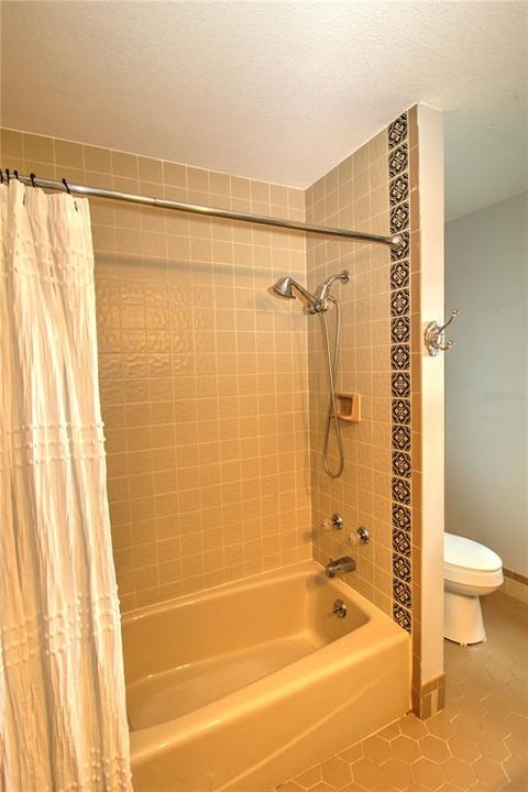 For Sale: $299,000 (3 beds, 2 baths, 1698 Square Feet)