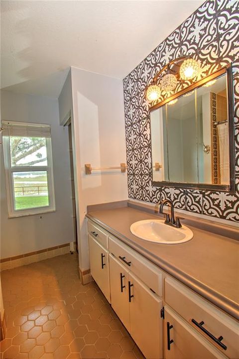 For Sale: $299,000 (3 beds, 2 baths, 1698 Square Feet)