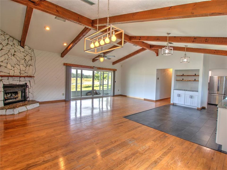 For Sale: $299,000 (3 beds, 2 baths, 1698 Square Feet)