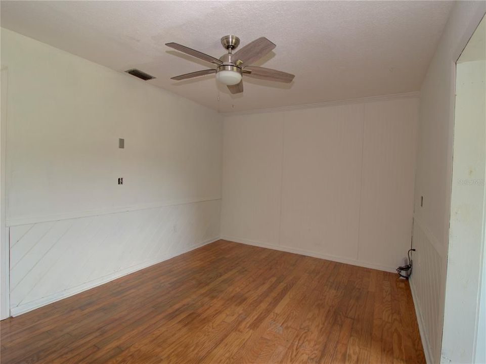 For Sale: $299,000 (3 beds, 2 baths, 1698 Square Feet)