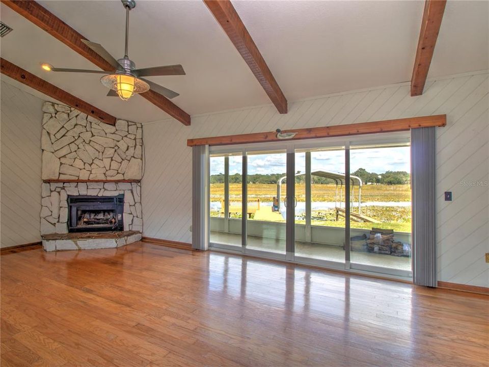 For Sale: $299,000 (3 beds, 2 baths, 1698 Square Feet)