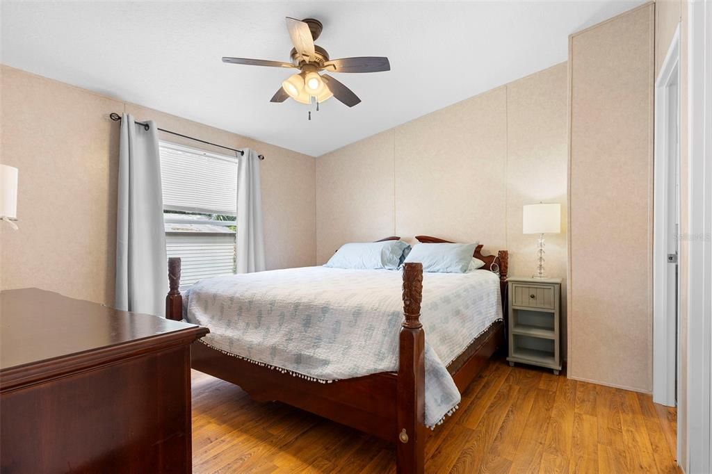 合同活跃: $298,900 (2 贝兹, 2 浴室, 768 平方英尺)