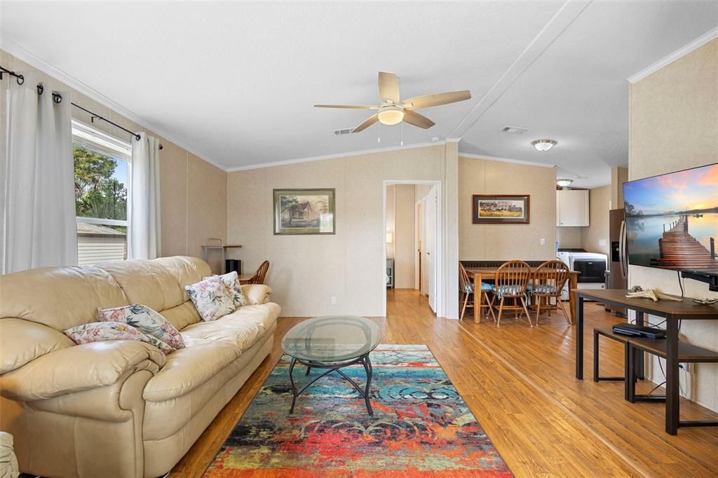 合同活跃: $298,900 (2 贝兹, 2 浴室, 768 平方英尺)