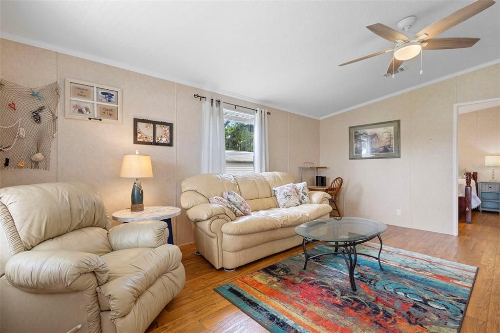 合同活跃: $298,900 (2 贝兹, 2 浴室, 768 平方英尺)