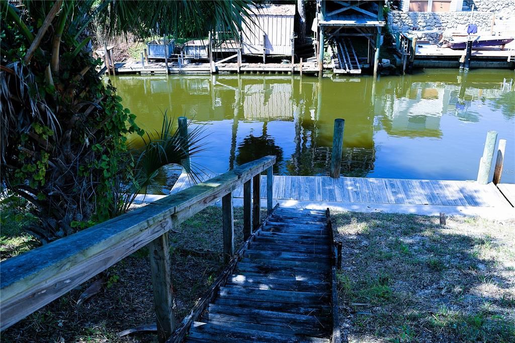 合同活跃: $298,900 (2 贝兹, 2 浴室, 768 平方英尺)