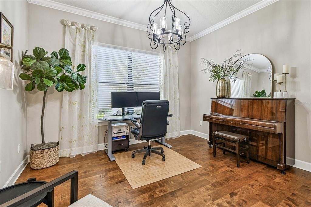 合同活跃: $649,900 (3 贝兹, 3 浴室, 2275 平方英尺)