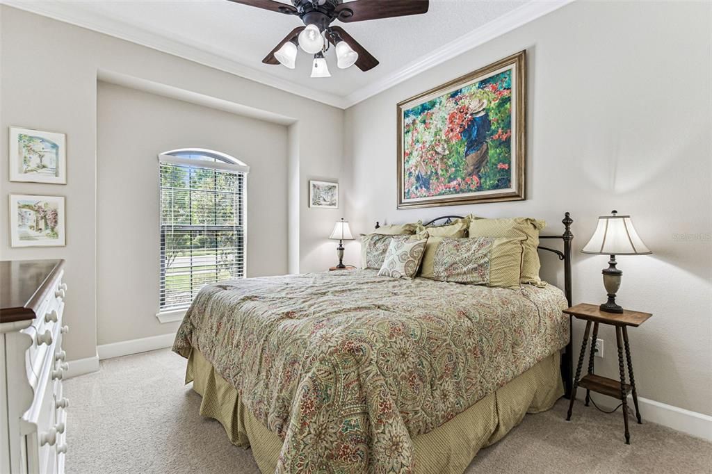 合同活跃: $649,900 (3 贝兹, 3 浴室, 2275 平方英尺)