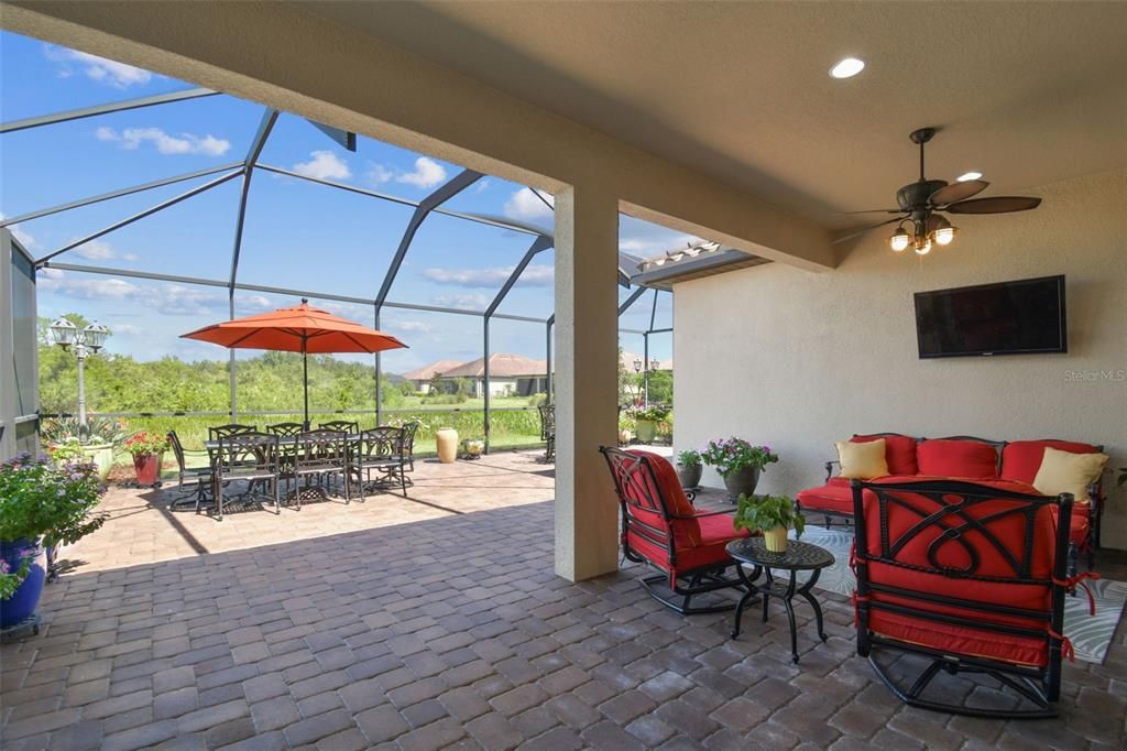 合同活跃: $649,900 (3 贝兹, 3 浴室, 2275 平方英尺)