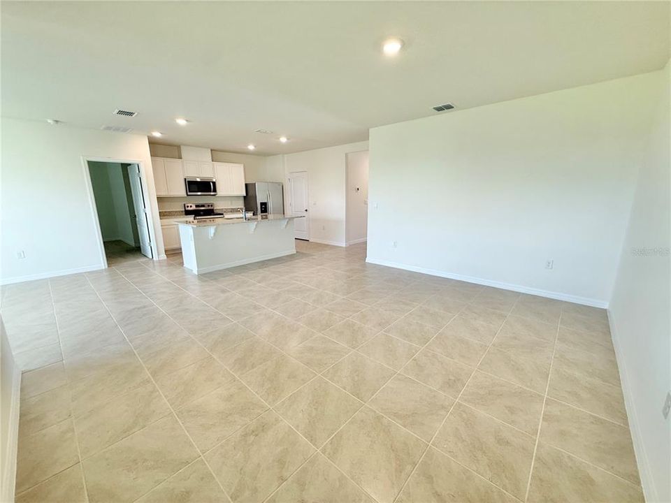 Active With Contract: $2,000 (3 beds, 2 baths, 1672 Square Feet)