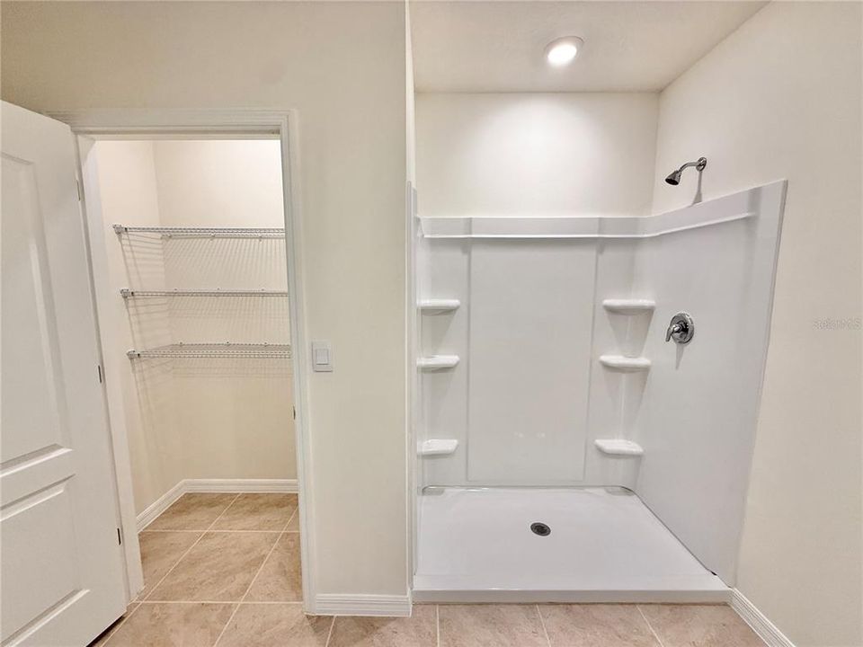 Active With Contract: $2,000 (3 beds, 2 baths, 1672 Square Feet)