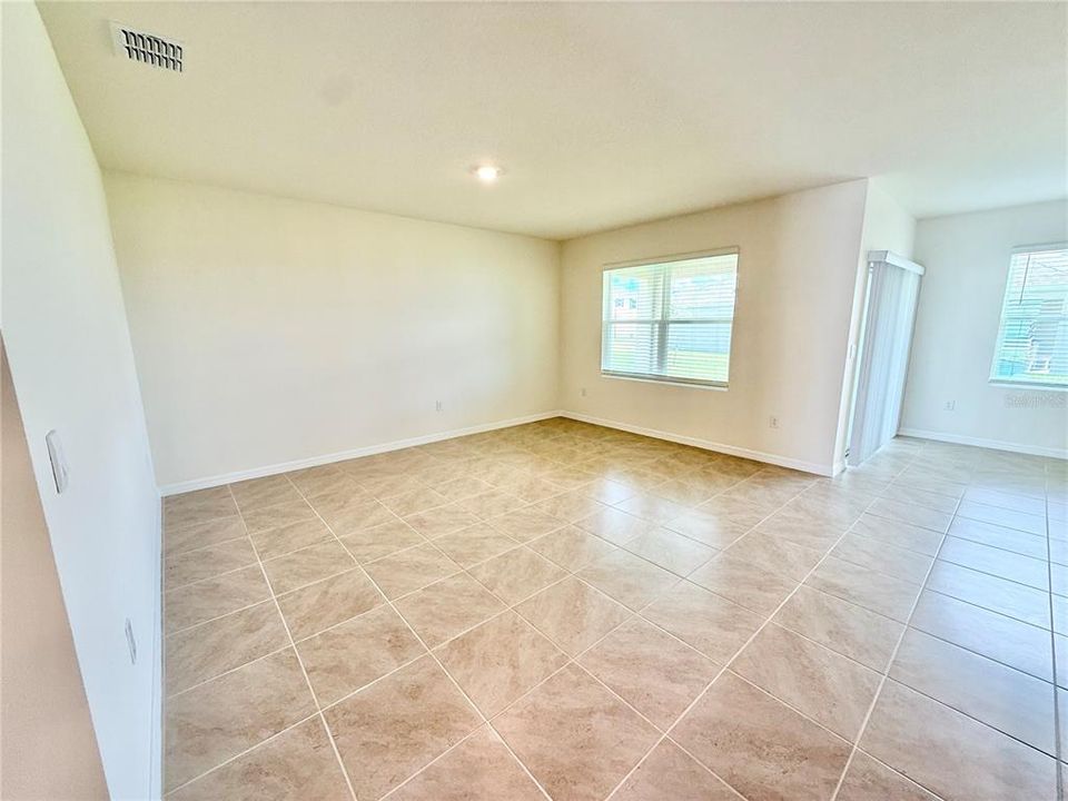 Active With Contract: $2,000 (3 beds, 2 baths, 1672 Square Feet)