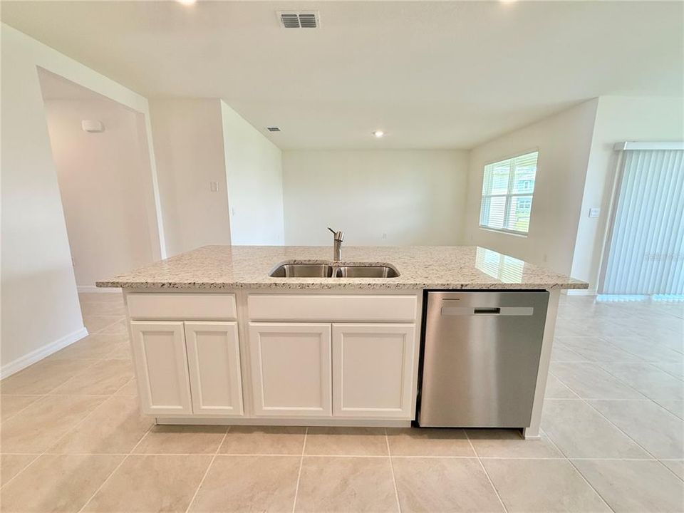 Active With Contract: $2,000 (3 beds, 2 baths, 1672 Square Feet)